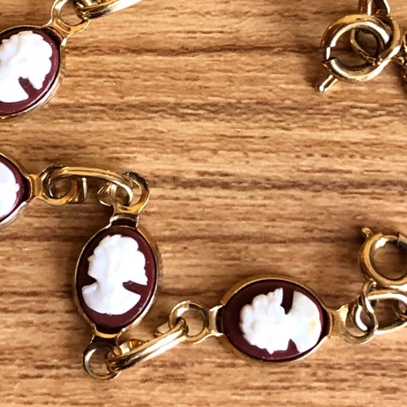 Vintage Cameo Goldtone Bracelet - Picture 4 of 9
